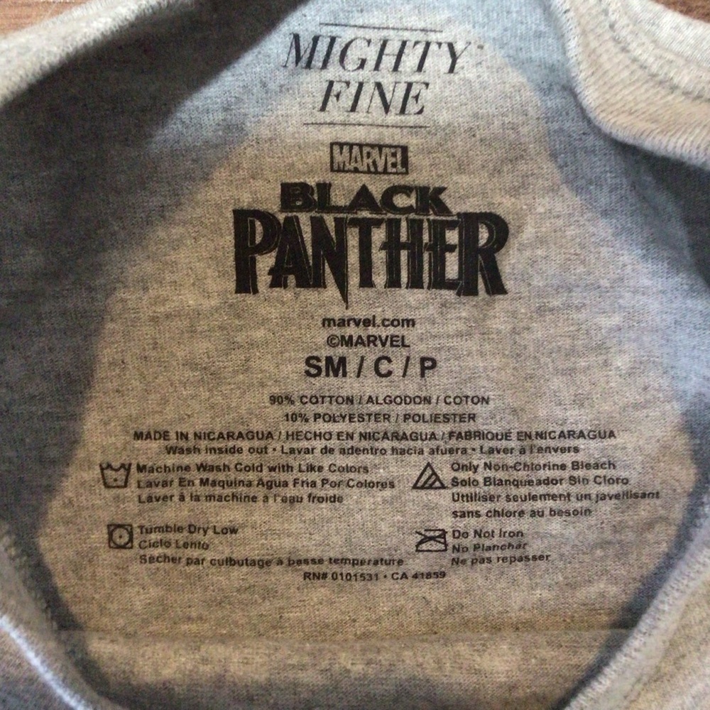 𝅺BLACK Panther T-Shirt - Picture 2 of 2